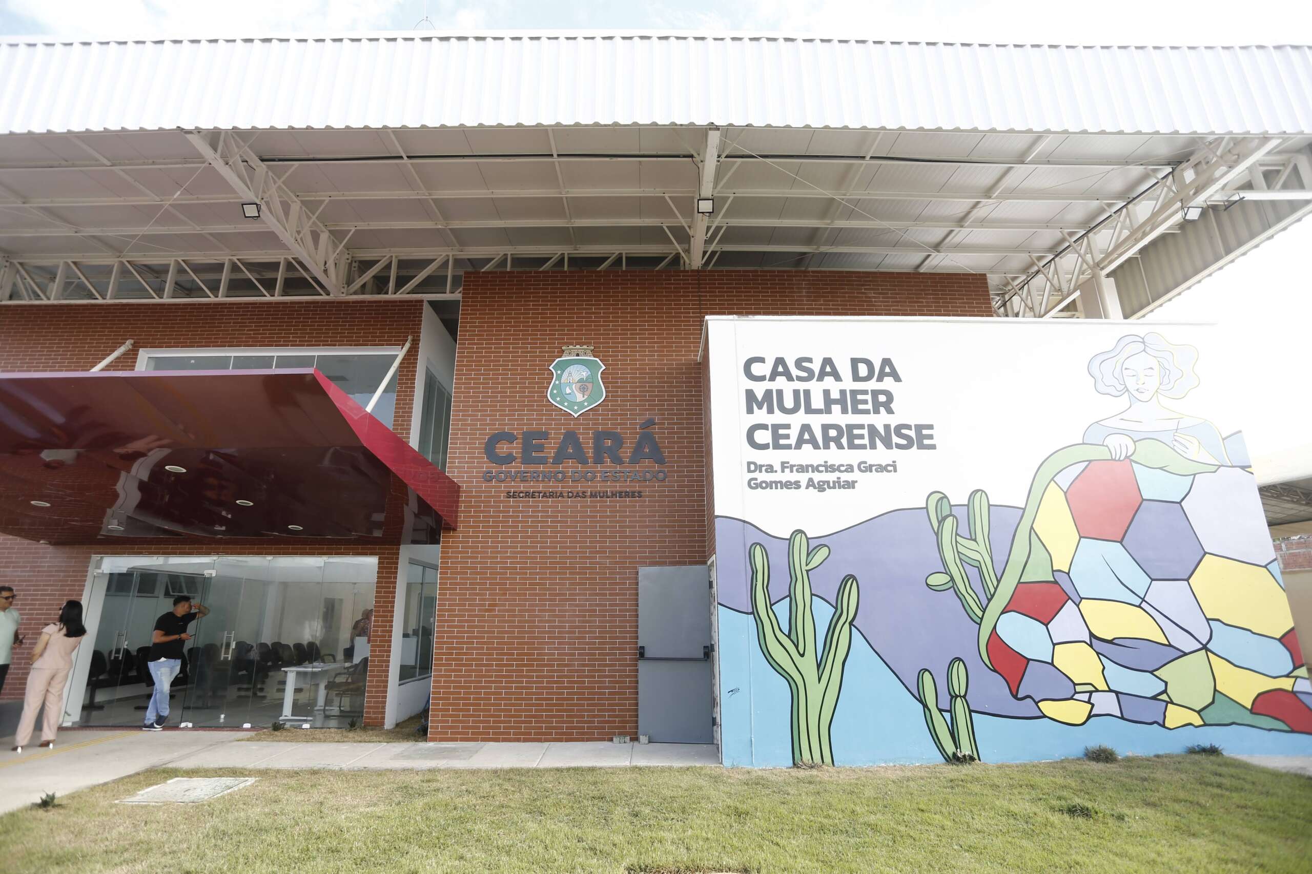 Com investimento de R$ 6,7 milhões, Governo do Ceará entrega Casa da Mulher Cearense em Tauá